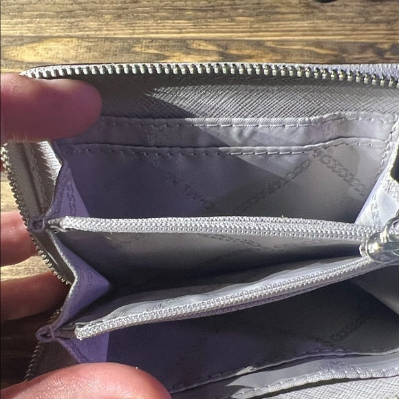 MICHAEL KORS-  Small Pebbled Leather Wallet - Picture 4 of 8